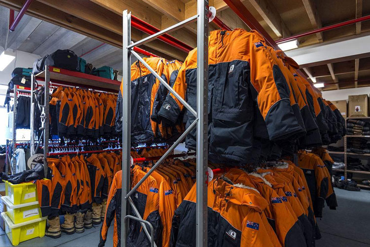 服裝倉庫如何除濕？倉庫除濕機輕松應對潮濕問題